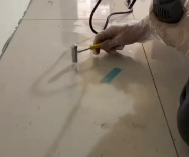 雁塔瓷砖开裂维修公司专业分享瓷砖在铺贴前如果没有沥干水分，将会导致以下问题
