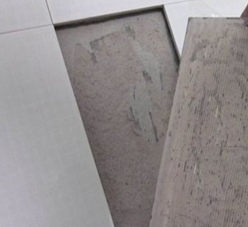 雁塔瓷砖空鼓维修公司分享瓷砖铺贴时如果打浆（即涂抹在瓷砖背面和基层上的砂浆或瓷砖胶）过少，会带来以下问题